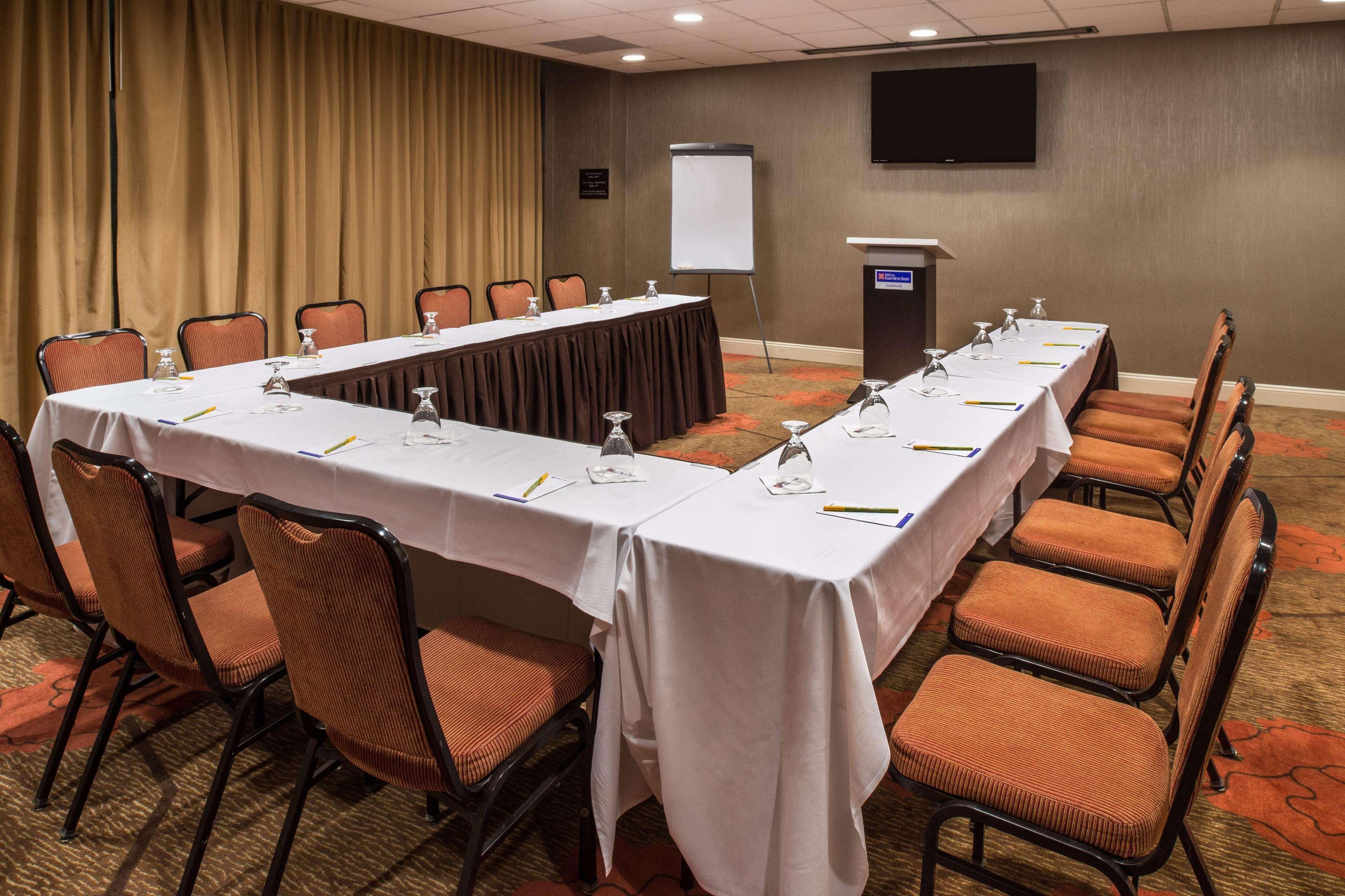 Hilton Garden Inn Detroit Саутфилд Екстериор снимка